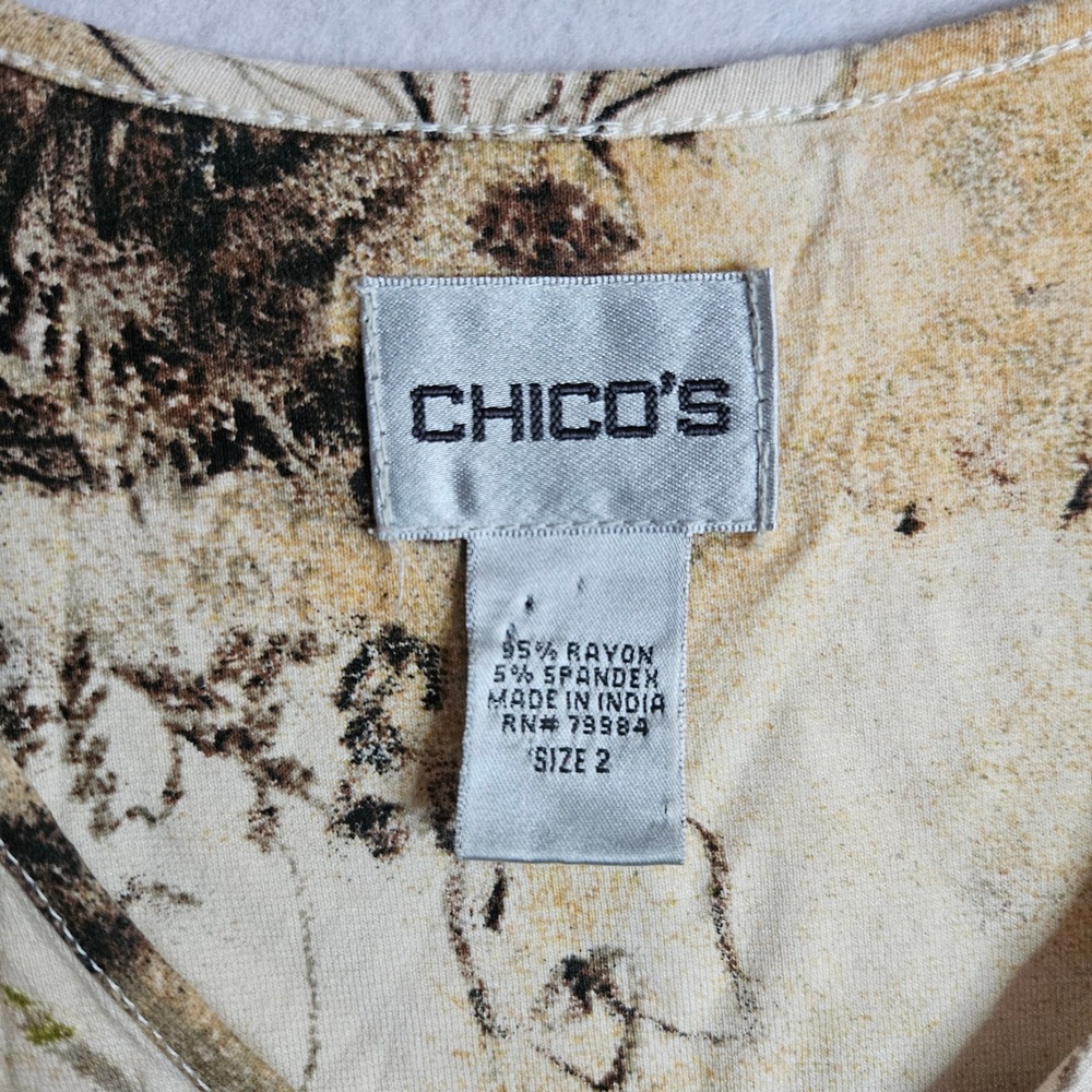 Chicos V-Neck Short Sleeve Botanical Abstract Print Top Tan Brown Size 2 Large - Picture 2 of 6